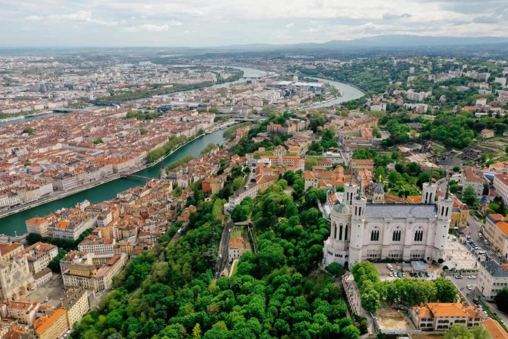 panorama de la ville de Lyon, Fourvière à droite